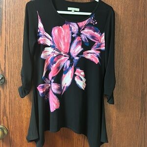 Black and pink shark bite light weight knit top